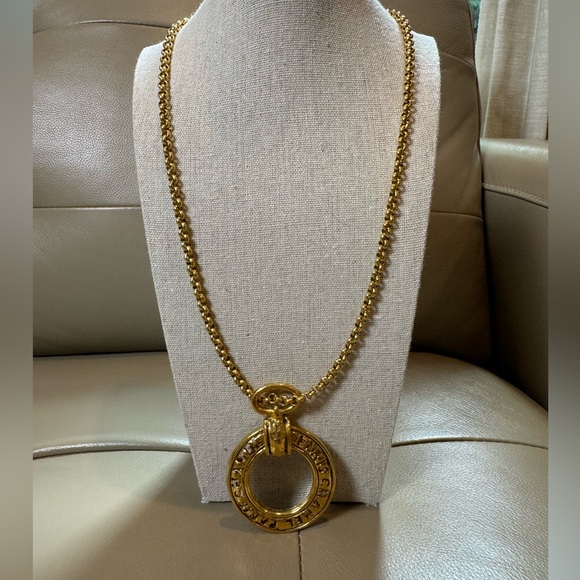 CHANEL Vintage 24K gold plated Textured Magnifier Necklace - Picture 2 of 9